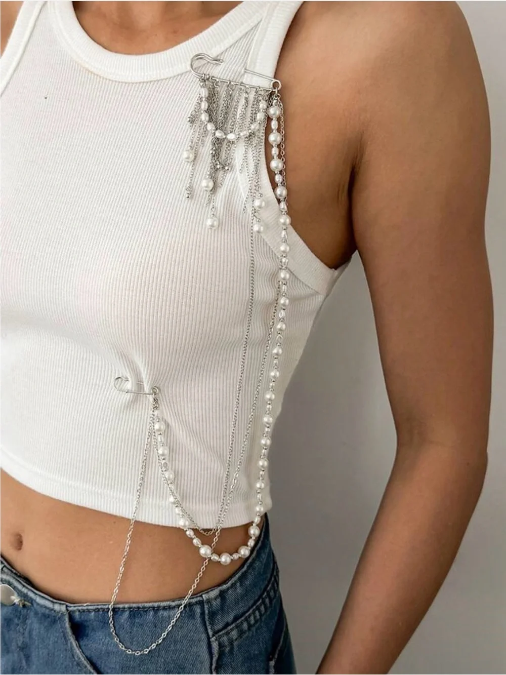 ✨NEW Pearl and Silver Draped Arm Chain Brooch